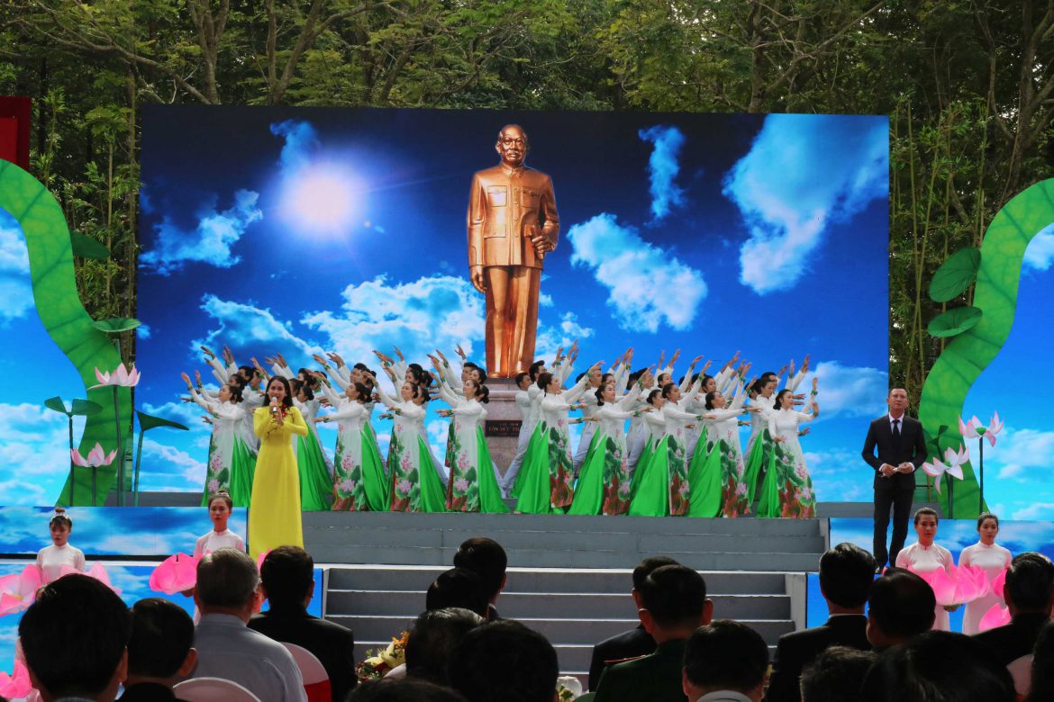 Quang cảnh Lễ kỷ niệm 130 năm ngày sinh Chủ tịch Tôn Đức Thắng (20/8/1888-20/8/2018) tại quê nhà Cù Lao Ông Hổ, xã Mỹ Hòa Hưng, Tp Long Xuyên, tỉnh An Giang